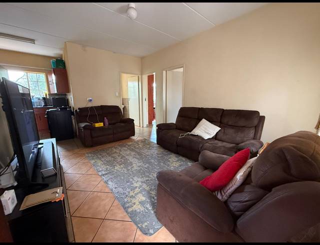 2 BEDROOM APARTMENT FOR SALE IN RUSTENBURG CENTRAL
